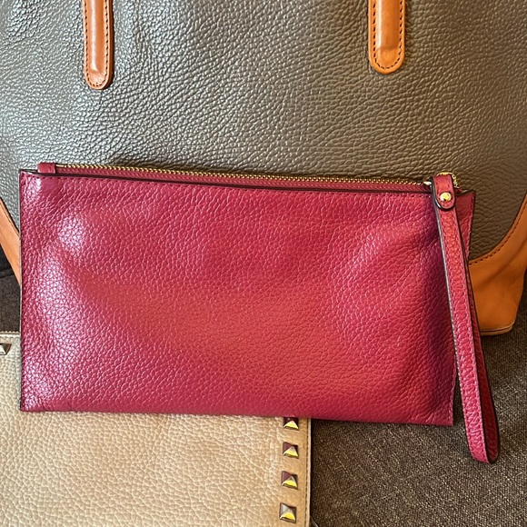 Michael Kors Jet Set Large Clutch/Wristlet in SANGRIA NWOT - Picture 4 of 6